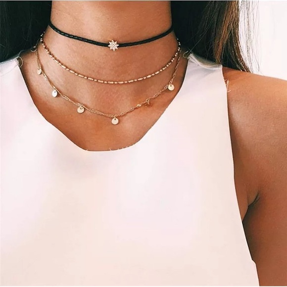 Jewelry - ⚜️[𝟯/$𝟮𝟴]⚜️3 Layered Gold Black Star Choker NEW